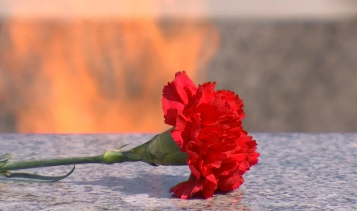 В парке Интернационалистов возложили цветы и венки к памятнику бойцам спецназа России - tvspb.ru