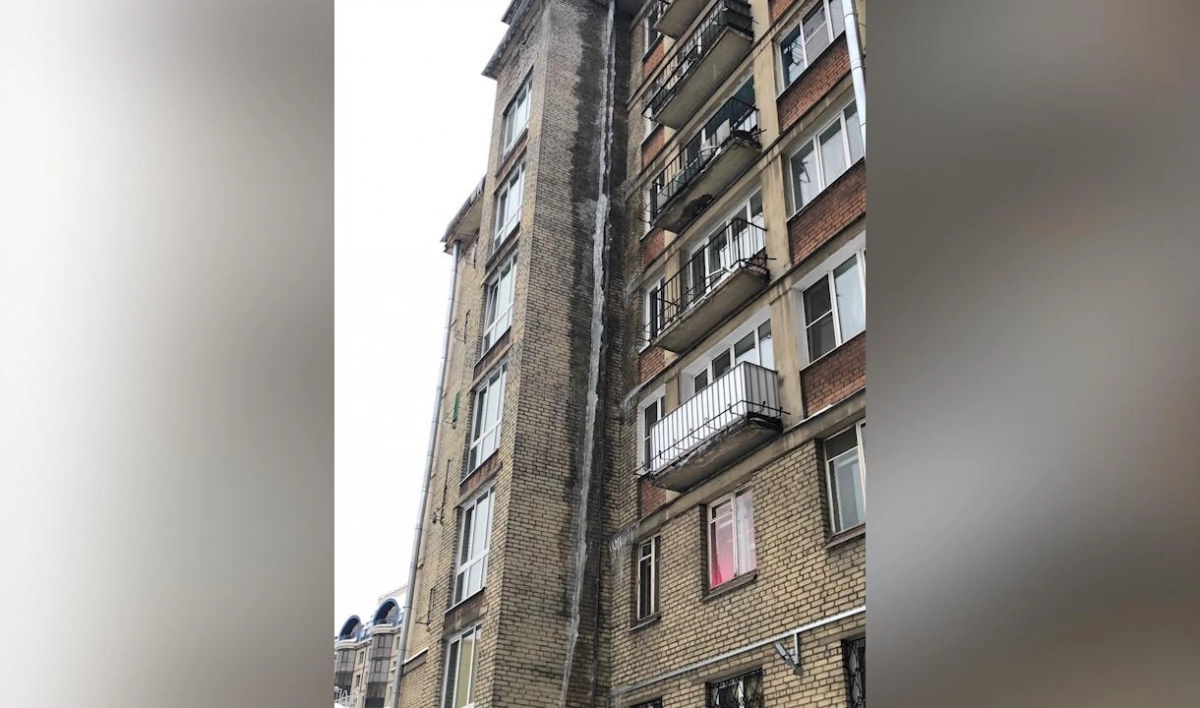 Сосулька высотой с семиэтажный дом «выросла» на Московском проспекте - tvspb.ru