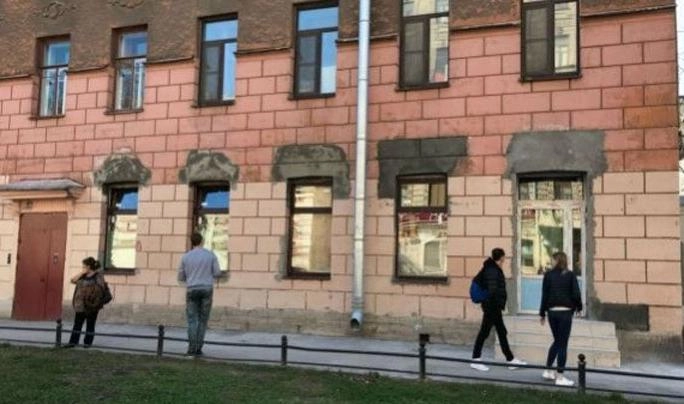 Арендатор здания на Васильевском заплатит за сбитые с фасада маскароны до 5 млн рублей - tvspb.ru