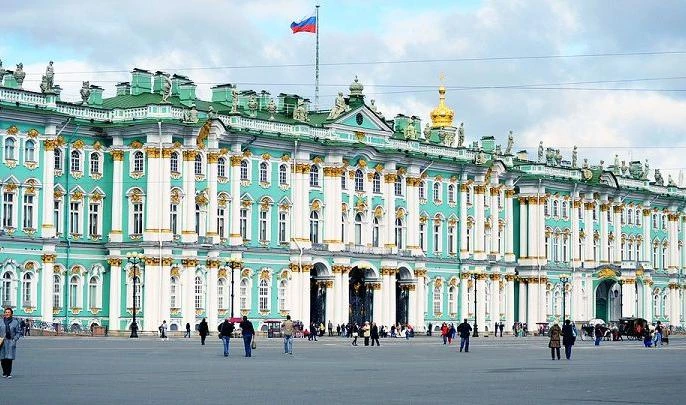 Петербург планирует принять восемь миллионов туристов в 2018 году - tvspb.ru