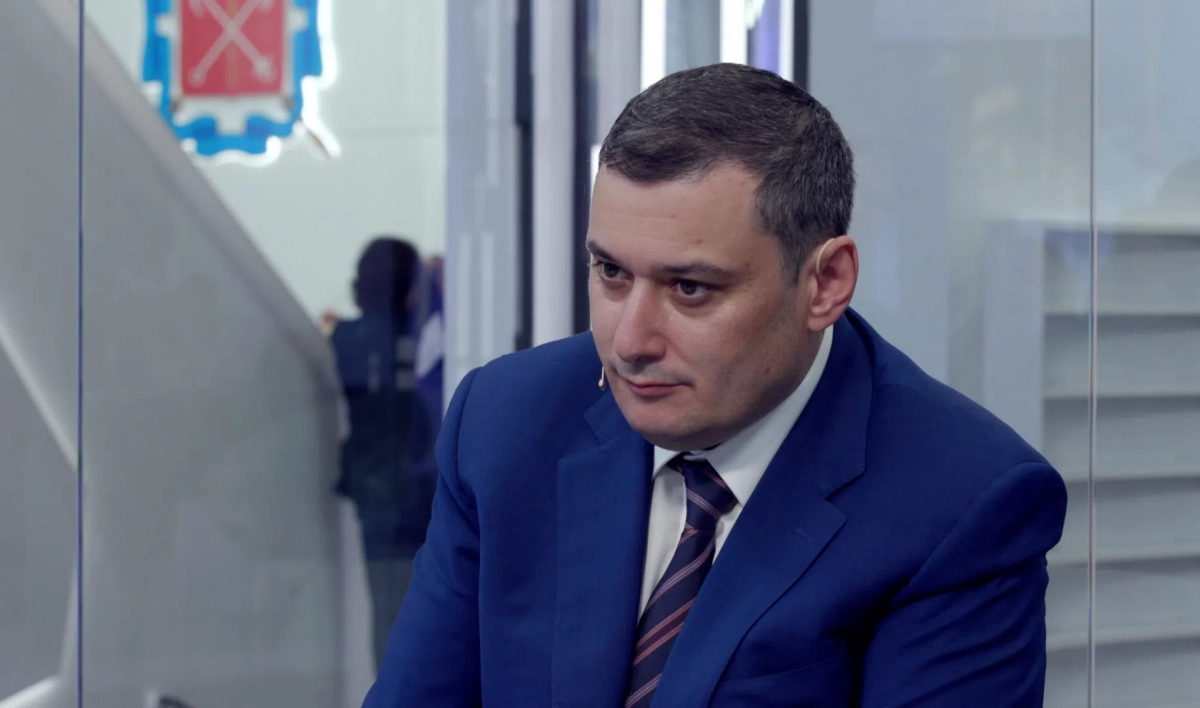 Александр Хинштейн пострадал в ДТП: медики диагностировали перелом бедренной кости - tvspb.ru