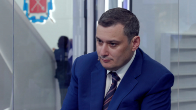 Александр Хинштейн пострадал в ДТП: медики диагностировали перелом бедренной кости