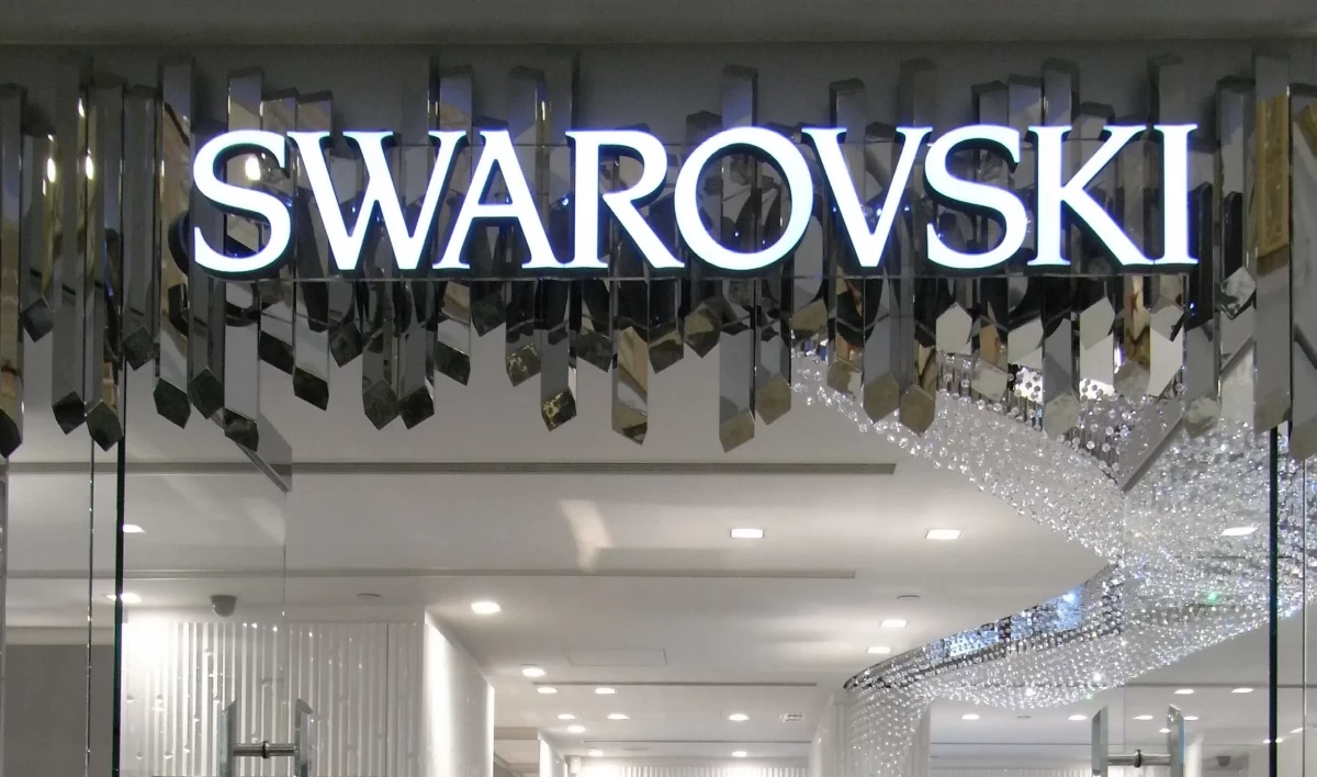 Компания Swarovski приостановила продажи в России - tvspb.ru