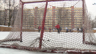 Петербуржцы готовятся к соревнованиям по дворовому хоккею