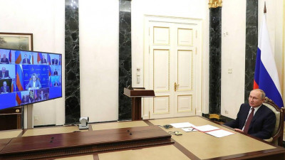 Путин обсудил с членами Совбеза работу с соотечественниками за границей