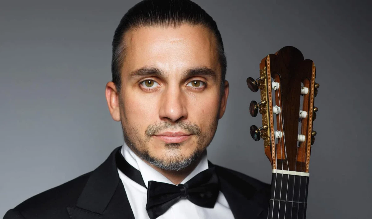 В Петербурге с программой «От Баха до Кошкина» выступят Артем Дервоед и Василий Степанов - tvspb.ru