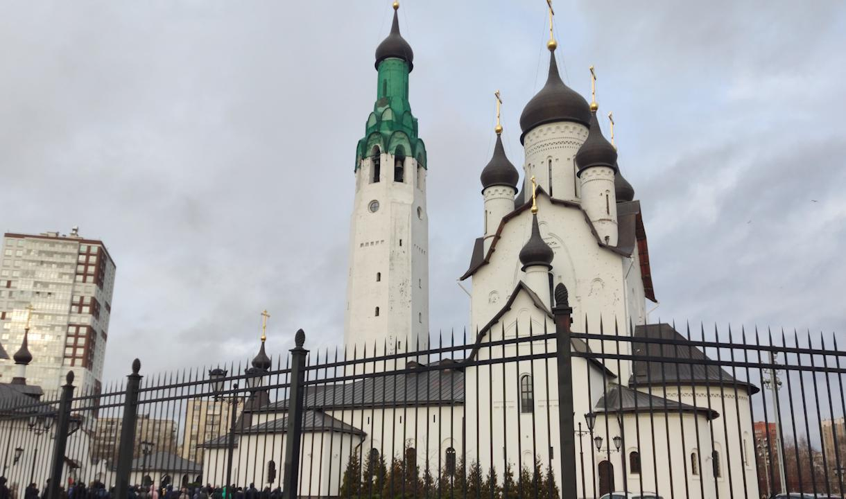 Храм Петра апостола в Петербурге. Храм на Искровском проспекте. Церковь апостола Петра на Искровском.