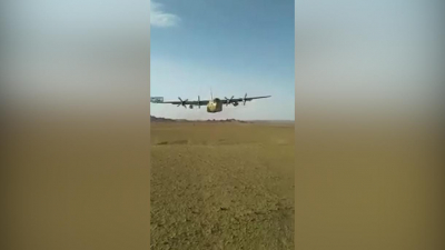 Экстремально низкий полет С-130 Hercules сняли на видео