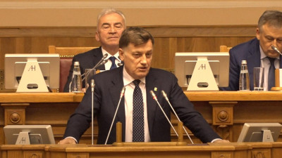 Спикер ЗакСа Петербурга поздравил парламент Ленобласти с 25-летием