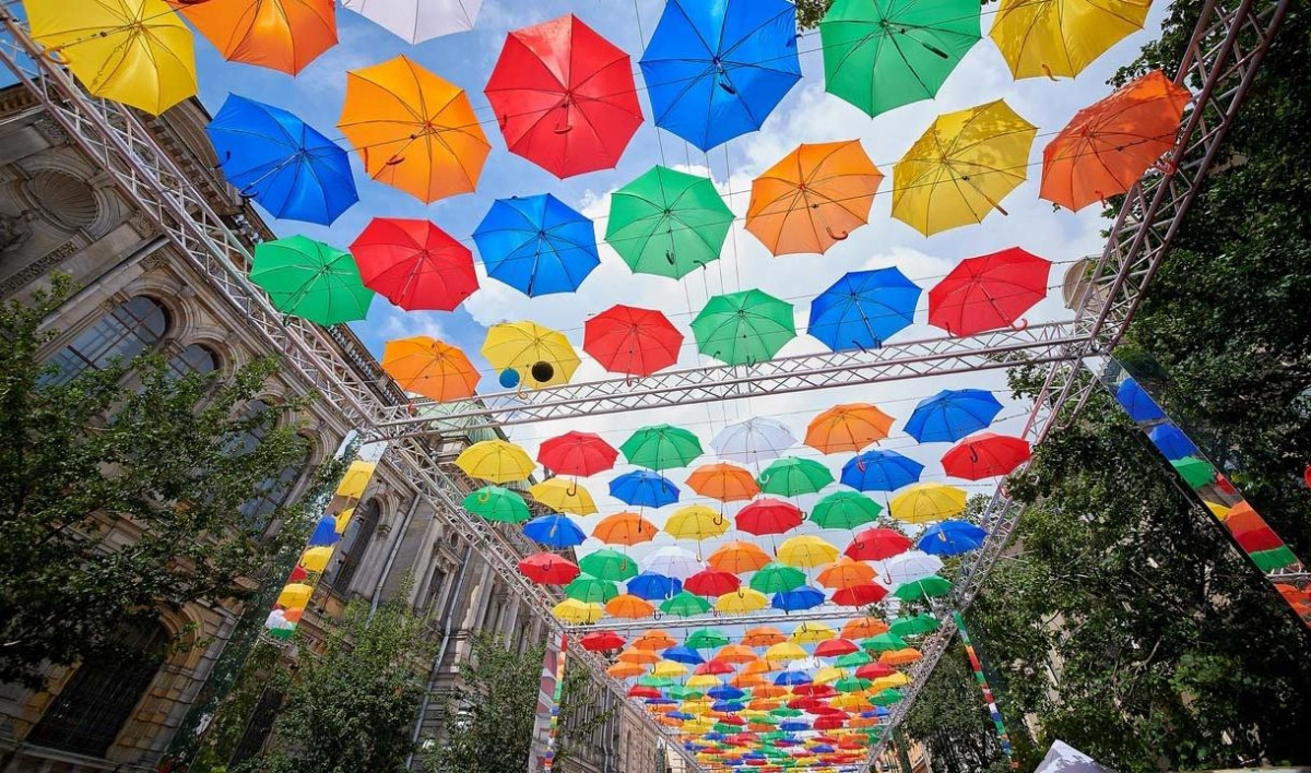 Петербургский проект «Аллея парящих зонтиков» приостановили - tvspb.ru