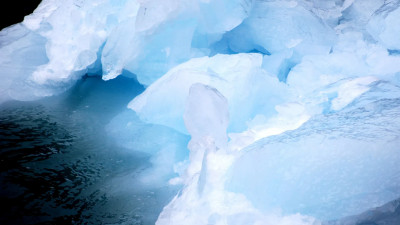 Ученые извлекли древний лед из антарктического озера Восток