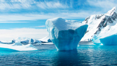 От ледника в Антарктиде откололся айсберг весом в триллион тонн