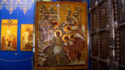 Свет, застывший в камне: в часовне-музее Спаса на Крови появилась икона из янтаря