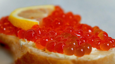 Из-за сокращения улова красная икра может подорожать на 20-60%