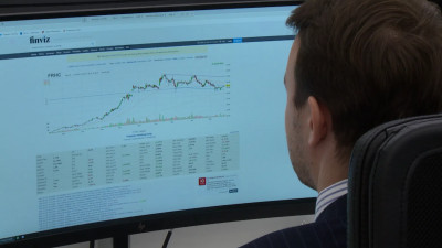 Российский рынок акций в пятницу заметно вырос после падения