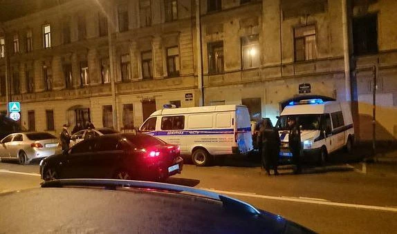 Зарезавшего человека в массовой драке на Радищева арестовали на два месяца - tvspb.ru