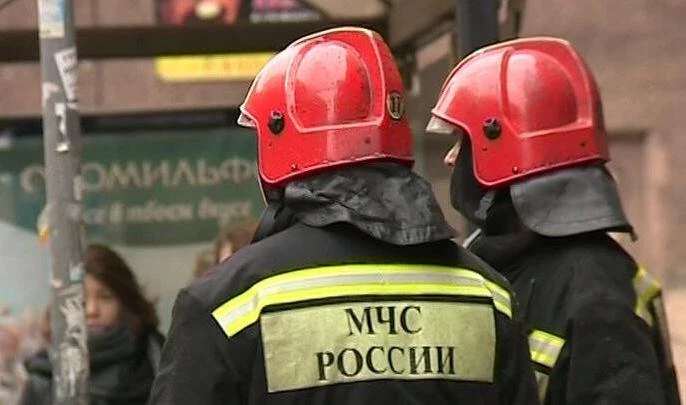 Из горящей квартиры на Искровском проспекте спасли четверых человек - tvspb.ru
