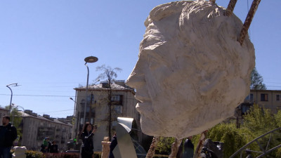 Философские рыбы и бюсты императоров: в Красногвардейском районе устроили выставку скульптуры