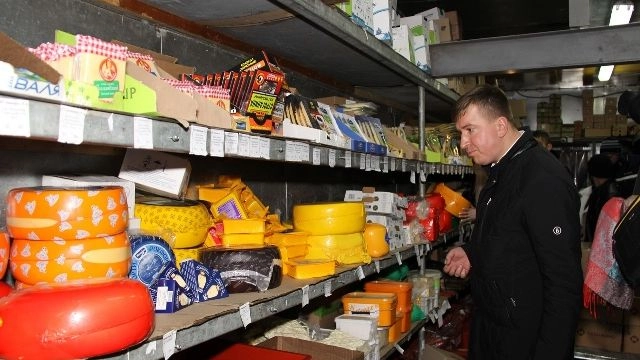 Тонну санкционных продуктов обнаружили на складе в Петербурге - tvspb.ru