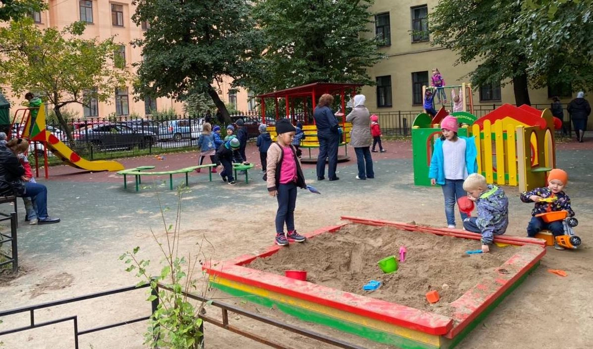 На улице Мира открыли новую детскую площадку - tvspb.ru