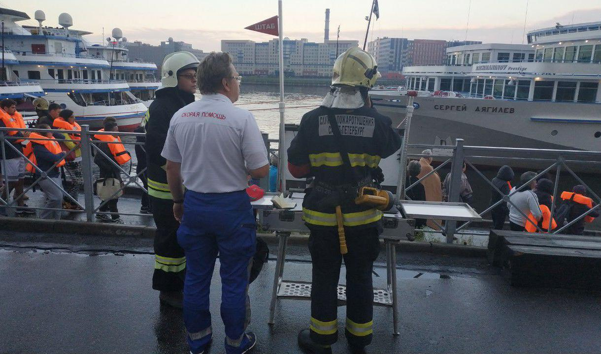 Пожар на «Петре Чайковском» ликвидировали от внутреннего пожарного трубопровода теплохода