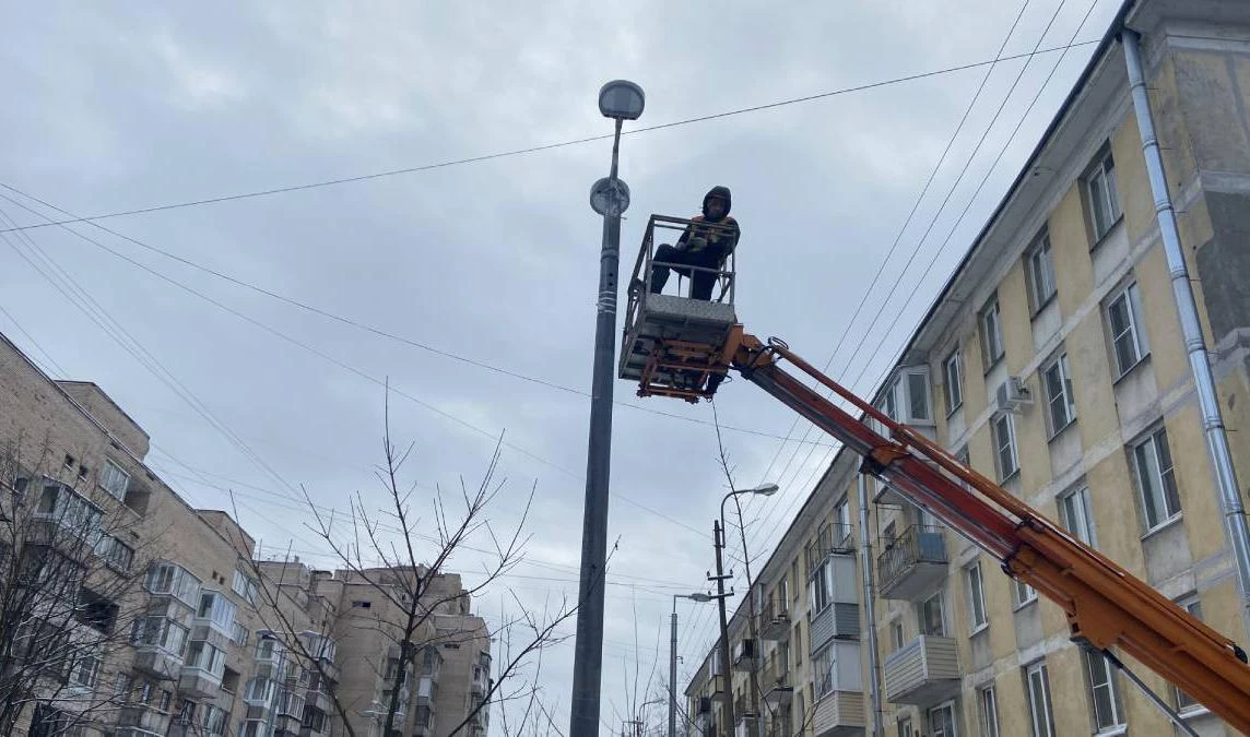В девяти дворах Петербурга в 2021 году установят современное освещение - tvspb.ru