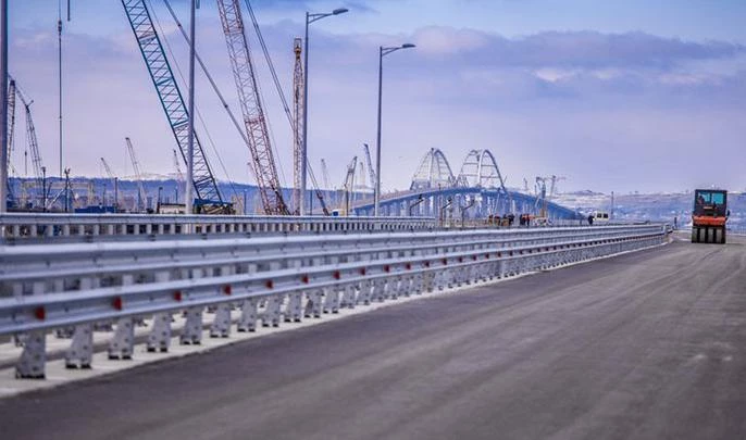 На Крымском мосту началась наладка автоматизированной системы управления движением - tvspb.ru