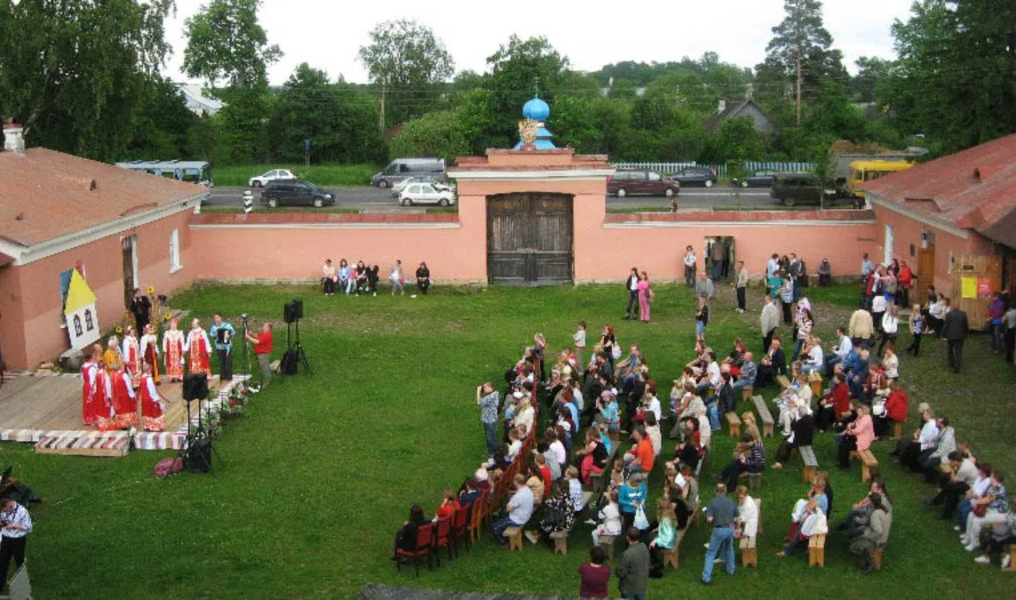 Что было изображено на картинках висевших в доме станционного смотрителя