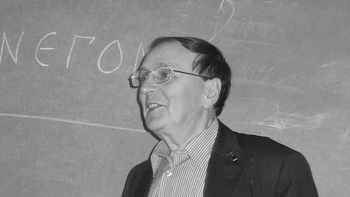 Ушел из жизни академик РАН Андрей Зализняк - tvspb.ru