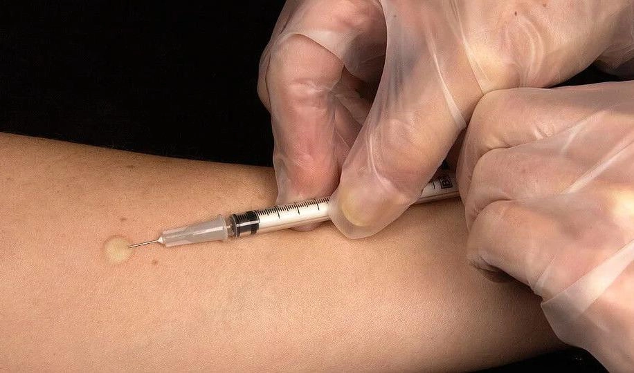 В России планируют начать массовую вакцинацию населения от коронавируса осенью - tvspb.ru