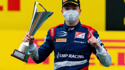 Петербургский гонщик Шварцман выиграл первую гонку «Формулы-2» в Венгрии