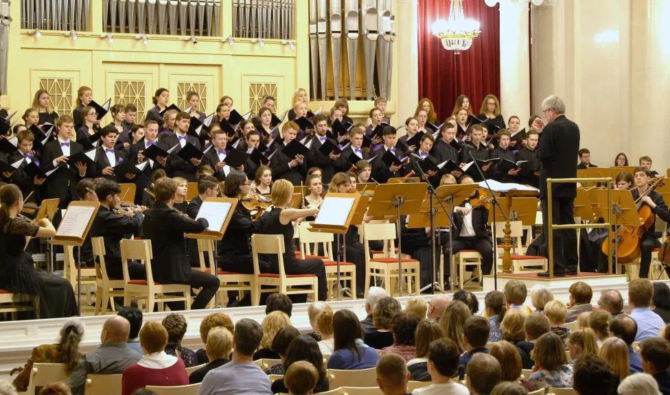 Музыка петербургского. Санкт-Петербургское музыкальное училище имени м. п. Мусоргского. Хоровая репетиция. Руководитель хора оркестра. Репетиция хора.