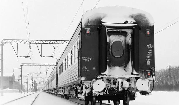 В Петербурге поезд насмерть сбил мужчину в наушниках - tvspb.ru