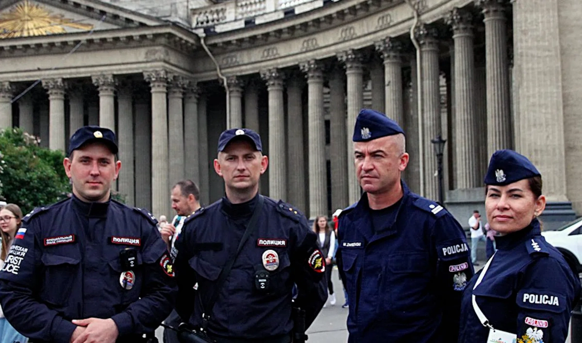 Порядок на Евро-2020 полиции Петербурга помогают обеспечивать коллеги из Польши - tvspb.ru