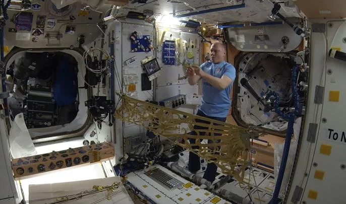 На МКС впервые сыграли в космический теннис - tvspb.ru