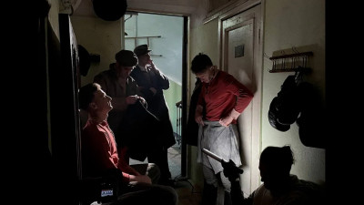 Петербуржцам показали первые кадры со съемок «Блокадного футбола» на «Ленфильме»