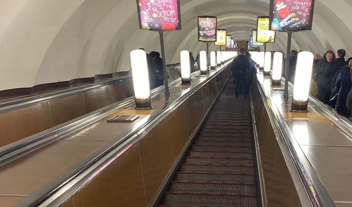 В петербургском метро двое мужчин пытались пронести 40 кг кабеля - tvspb.ru