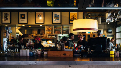 Рестораторы Петербурга просят у Смольного разрешения на работу по ночам