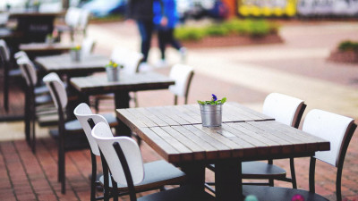 Петербургские рестораторы уже подали 615 заявок на размещение уличных террас