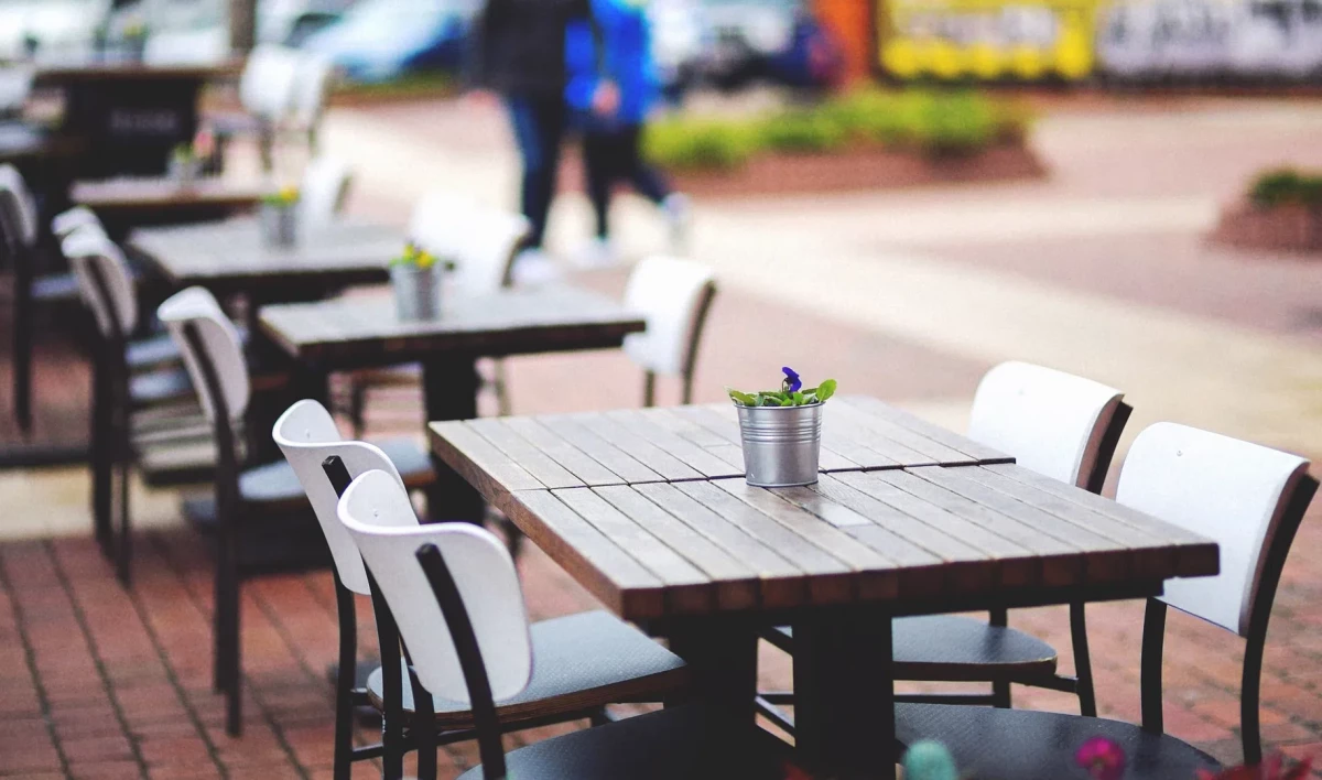 Летние кафе Петербурга получили статус всесезонных - tvspb.ru