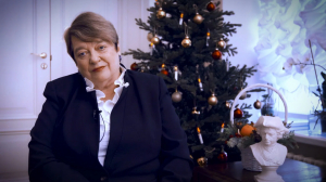 Праздничной атмосферы и петербургского настроения. С Новым годом поздравляет петербуржцев Елена Кальницкая, генеральный директор Государственного музея-заповедника «Петергоф»