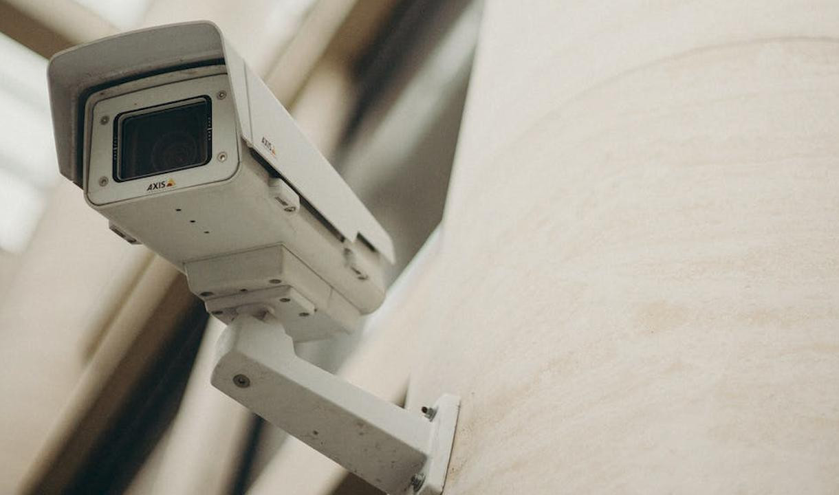 За соблюдением режима самоизоляции в Петербурге следят с помощью 40 тысяч камер