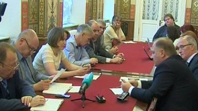 Кандидат на пост вице-губернатора обсудил с депутатами ЗакСа вопросы ЖКХ