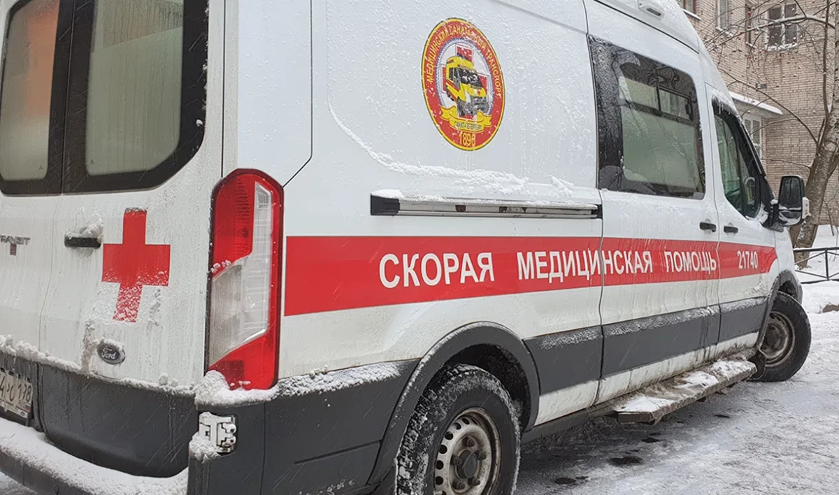 Сантехник оказался в больнице в результате прорыва трубы на улице Есенина - tvspb.ru