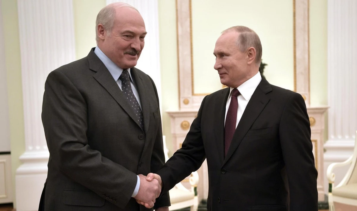 Лукашенко подарил Путину четыре мешка картошки и сало - tvspb.ru