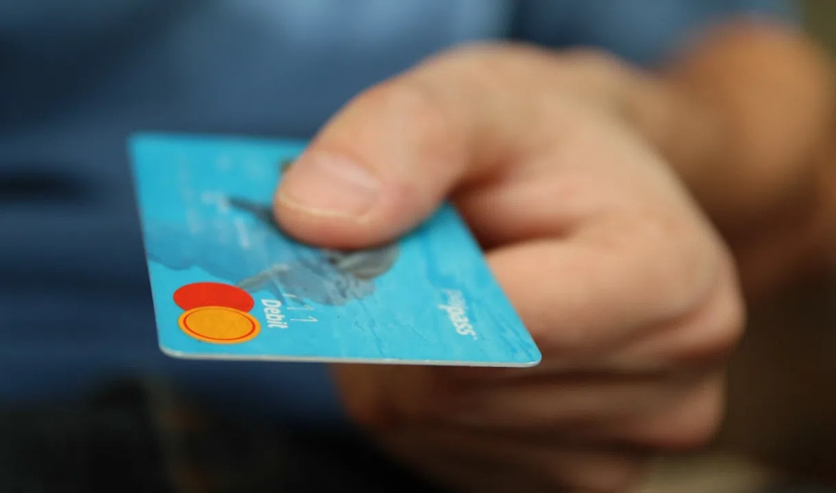 Получение наличных с платежных карт на кассах в СЗФО стало проще - tvspb.ru