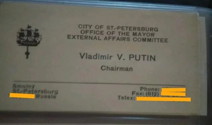 Петербуржец выставил на продажу визитку Владимира Путина - tvspb.ru
