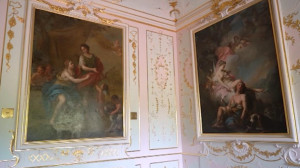 В Китайский дворец в Ораниенбауме вернулись четыре картины, которые 12 лет хранились в запасниках