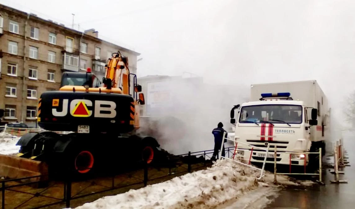 Из-за аварии на трубопроводе на Варшавской улице 84 дома остались без тепла - tvspb.ru
