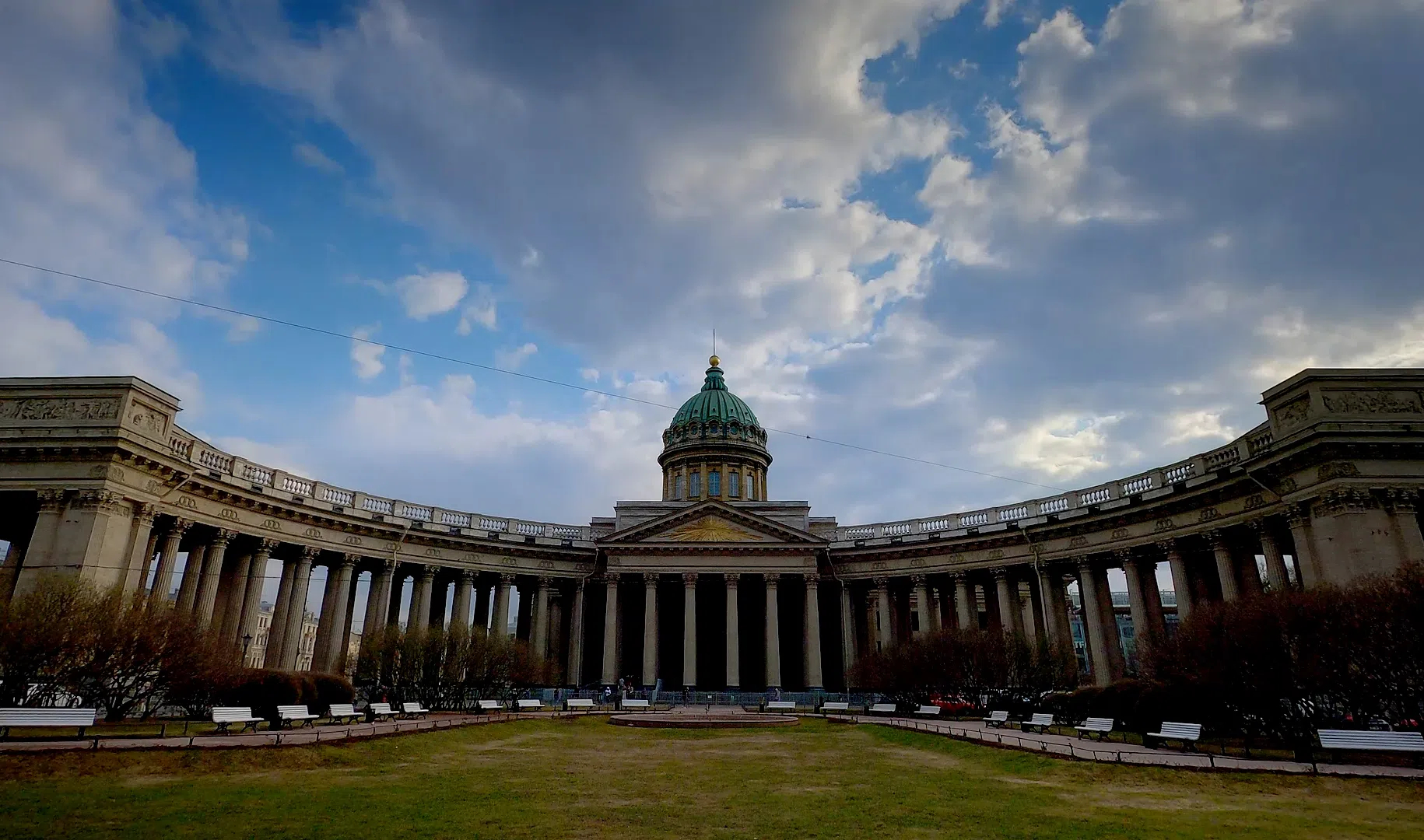 Петербурге бу. Санкт-Петербург за казанским собором река. Пол в Казанском соборе в Санкт-Петербурге. Казанский собор в Санкт-Петербурге силуэт. Сквер в Питере собор.